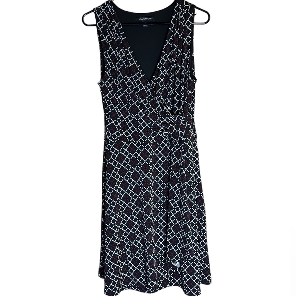 41 Hawthorn Black, White & Maroon Lattice Print Poly/Spandex V-Neck Dress